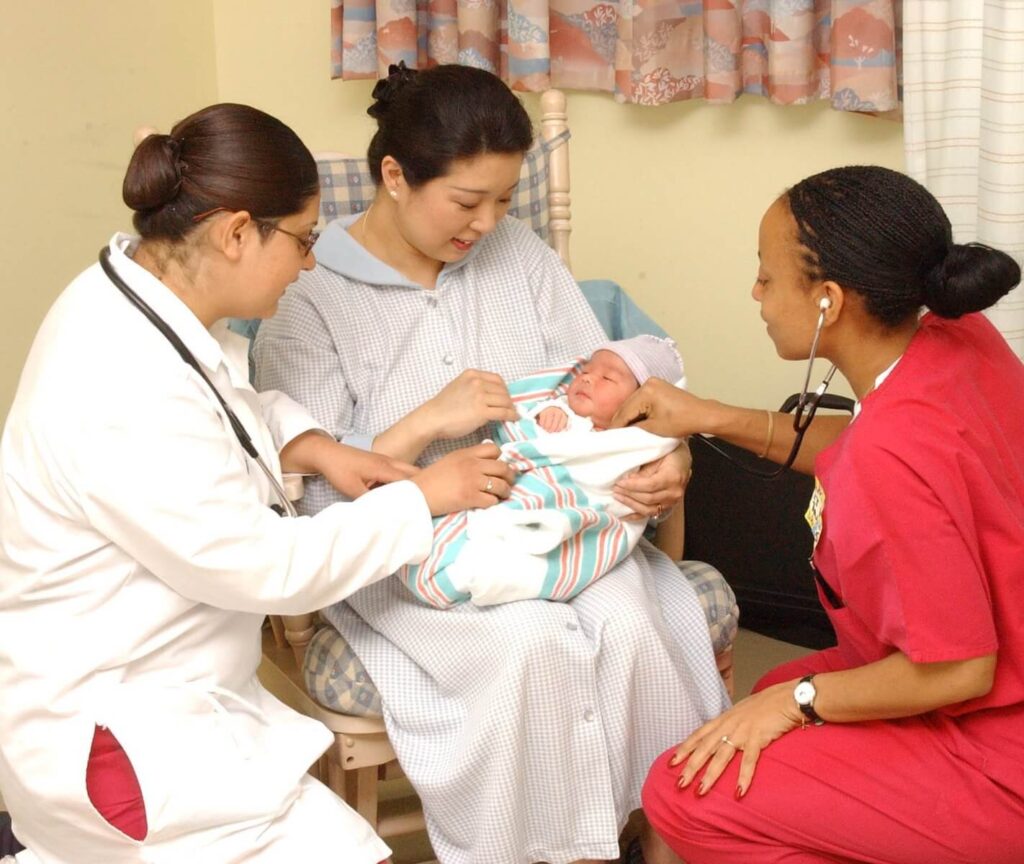 Postpartum nurses - duties and responsibilities